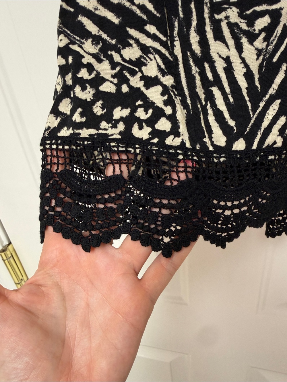 Mossimo Supply Co. Black and Cream Printed Lace-Hem Tank Top - Picture 2 of 5